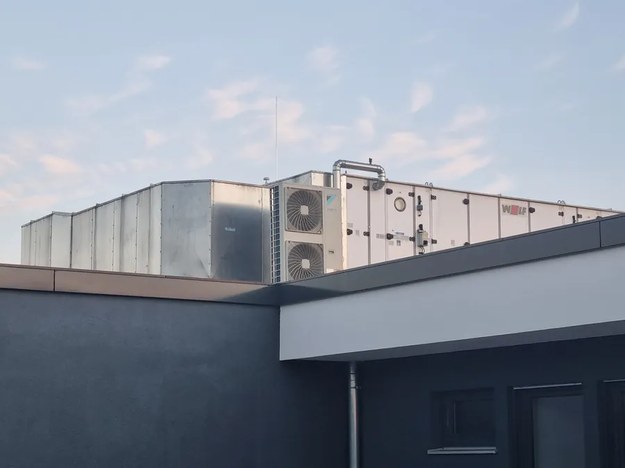 Central ventilation with duct routing for administration