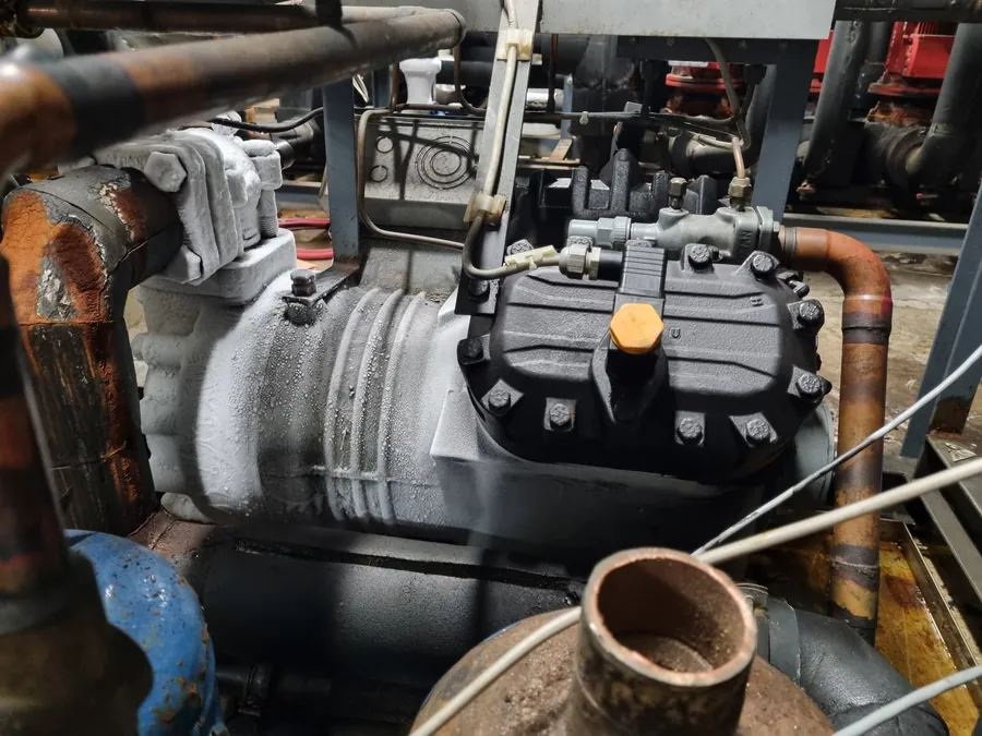 Compressor repair in the workshop