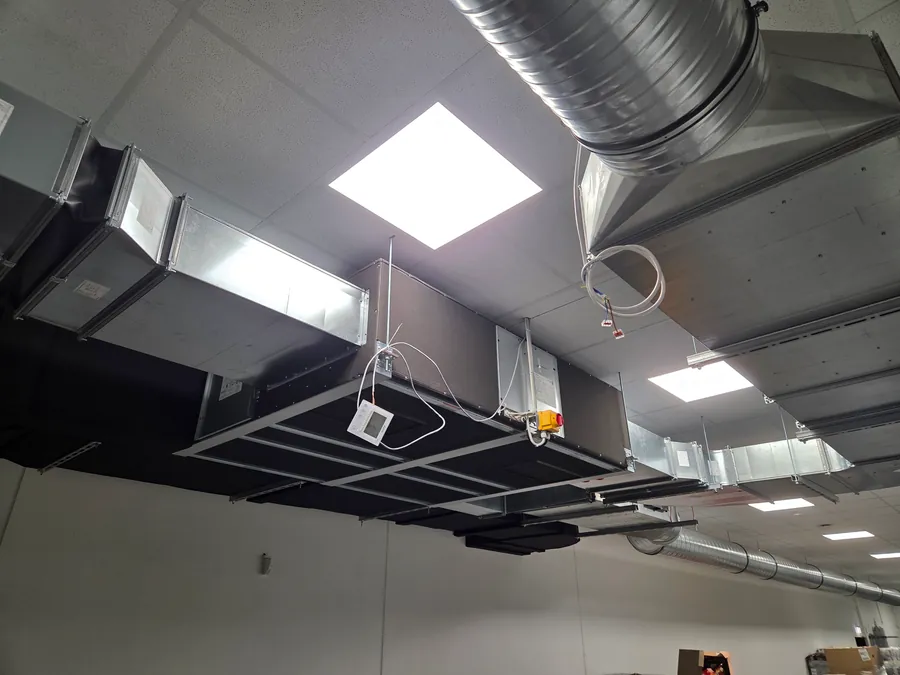 Ventilation system in a production hall