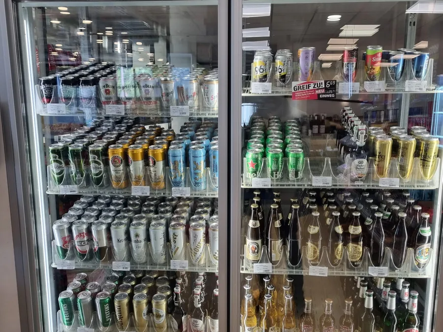 Backloader cold room for beverages