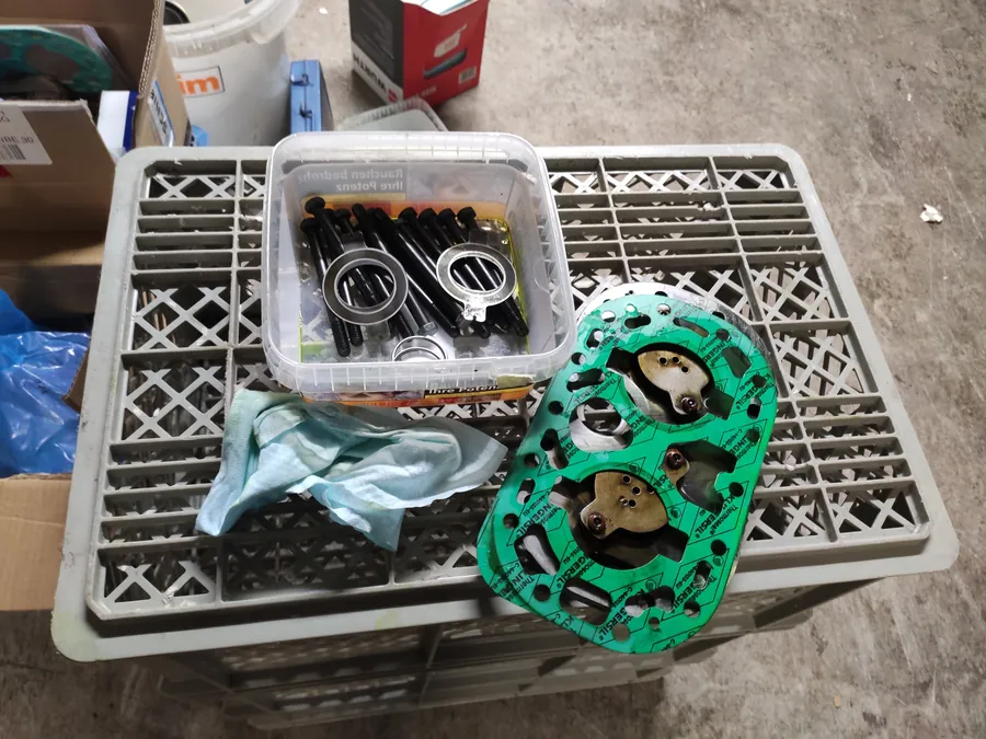 Compressor disassembly (detail)