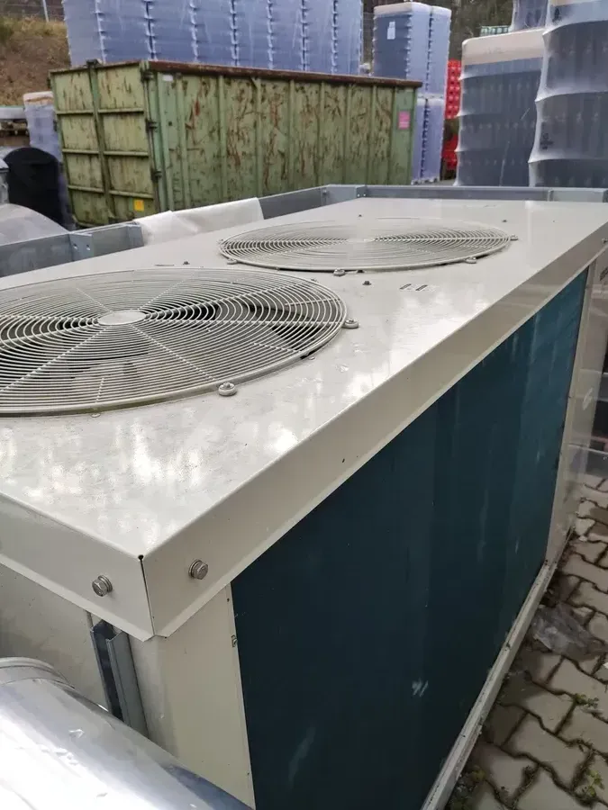Outdoor chiller unit