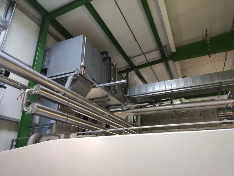 Cooling coil and indoor unit for IT rooms