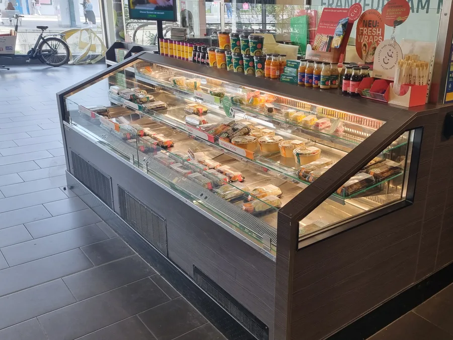 Display case for serving