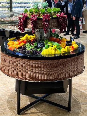 Round refrigerated display